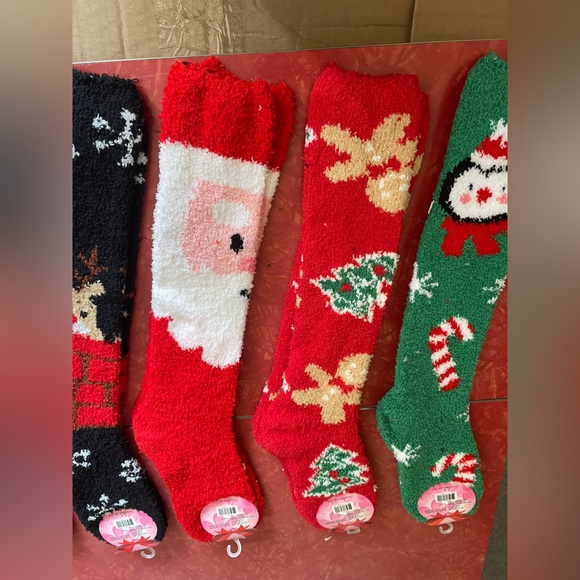 🎄❤️💚🧑‍🎄🐧NWT LONG MOPAS FUZZY COMFY SOCKS - Picture 16 of 16